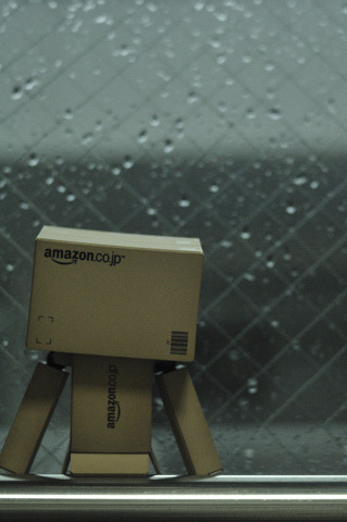 49 Sad Robot A very sad Amazon robot via 99 Amazing iPhone Wallpapers 