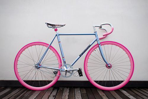 bikepornftw leahcreates Blue Bike Pink Wheels via joeyjoeyjoey