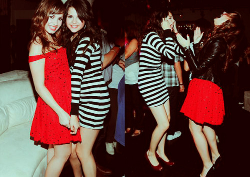 selena gomez red dress. Demi and Selena! Red dress and