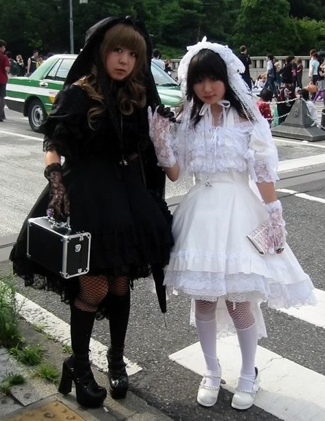 Kuro lolita and Shiro lolita usually come in pair