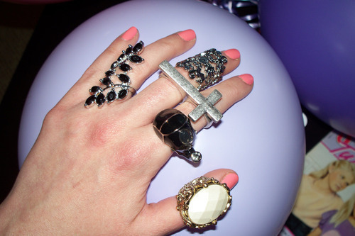 thisshitwillfuckyouup:  hangingonatree:  claudiarosee:  can someone tell me where i can buy that cross ring? puhhlease.  I’m not sure where you’re from, but if you’re in Australia, you can buy these from Diva haha, I know… I couldn’t believe it either…   check forever 21.