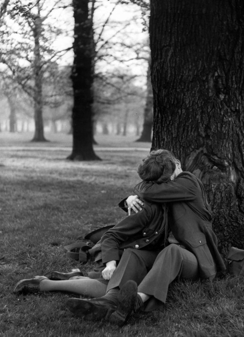 Ralph Morse GI and girlfriend under a tree, Hyde Park, London, May 1944 From the LIFE magazine photo archive [via How to be a Retronaut]