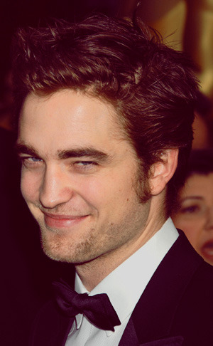 pattzcullenlove:
hmmm what are you hiding Rob? Tell me :P
