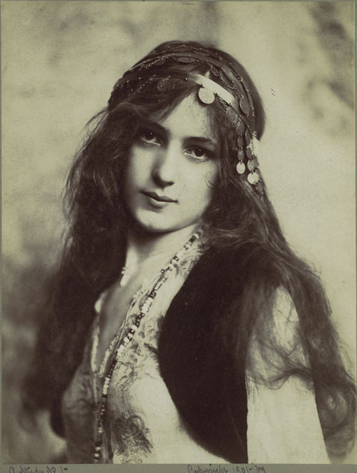 Tagged evelyn nesbit Notes 38 1 year ago from bookmarklet