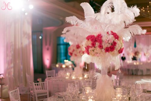 wedding centerpieces with feathers and flowers