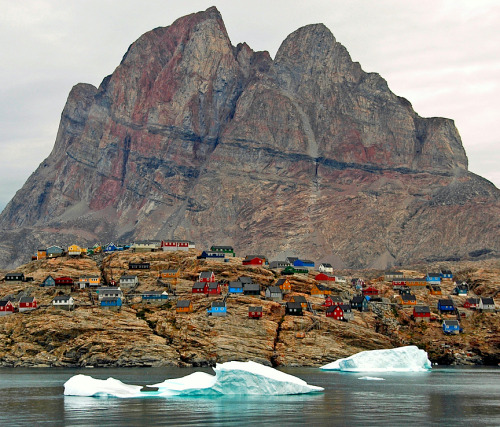 kateoplis:

Uummannaq, Greenland, population: 1,299 
By Zinni