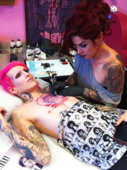 hellotashahall Kat Von D tattooing Jeffrey Star a portrait of Kurt Cobain