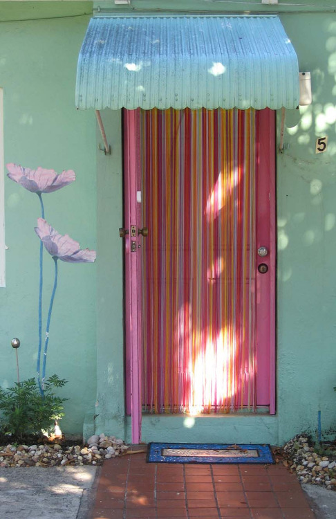 choccoto:

beaded door-way (via lotta gale)
