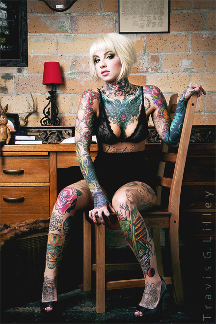 Girls with tattoos Little Linda by Travis Lilley