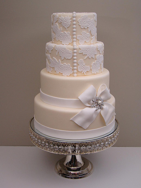 Lovely Lace Wedding Cake by Cristina 