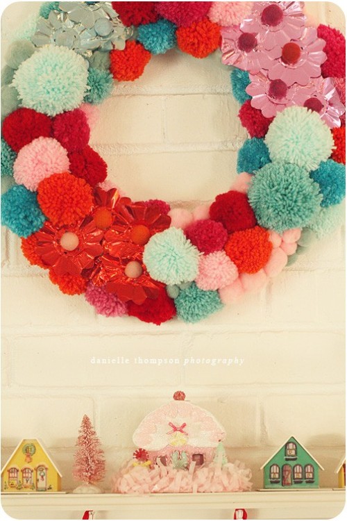 pom pom wreath…seriously fabulous.w this is GORGEOUS!