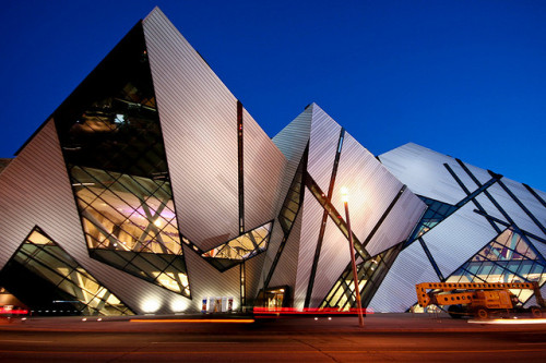 aieos:

Royal Ontario Museum - The Crystal by Daniel Libeskind
