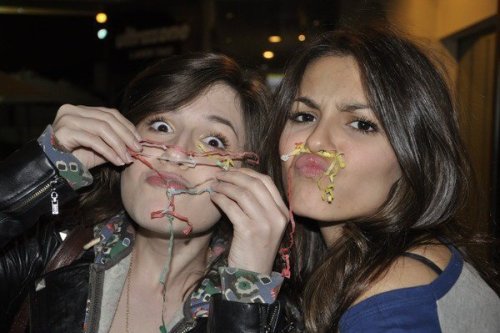 This Generation's Hot Stars Erin Sanders and Victoria Justice 