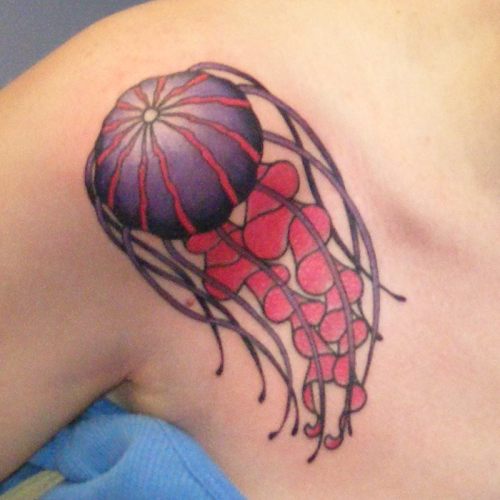 jellyfish tattoo Source fuckyeahtattoos 1 year ago with 213 notes