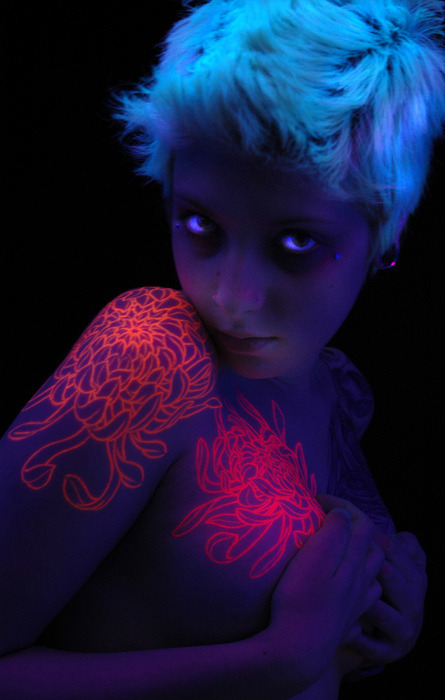 mamarotten: Black light tattoos ftw! it&#8217;s called UV ink,