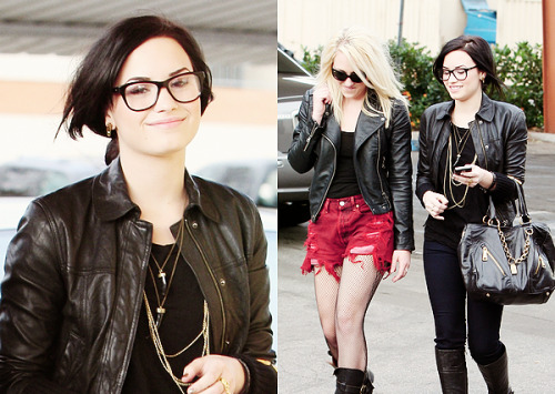 favorite demi photos in 2010 / in no order / heading to lunch at bob&#8217;s big boy restaurant