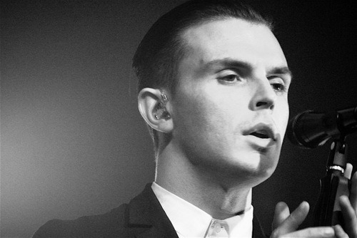  28 notes Permalink Reblogged from lapoesy Tags hurts Theo Hutchcraft