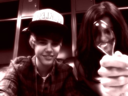 justin bieber and selena gomez wallpaper 2011. October was when everything blew up for Justin and Selena. Selena was everywhere being asked about Justin, and she was just sticking to her same little line