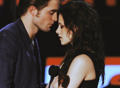  Eu prometi que nunca iria deixar você, e você deve sempre saber, onde quer que você vá, não importa onde você esteja, nunca vai ser muito longe.              Robert Pattinson 