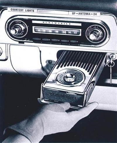  retrogasm: 1958 Oldsmobile had a portable transistor radio built into the 