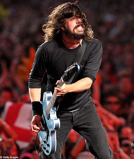 Dave Grohl Foo Fighters via fuckyeahfoofighters 