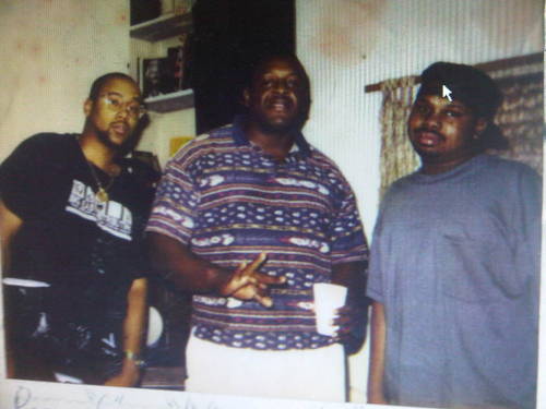 
@JuliaBeverly: Pimp C &amp; DJ Screw got arrested together 4 smoking weed in 95 &amp; posed w their bailbondsman Mugz (w styrofoam cup) http://twitpic.com/3rjnnr

This shit right here is the definition of trill.