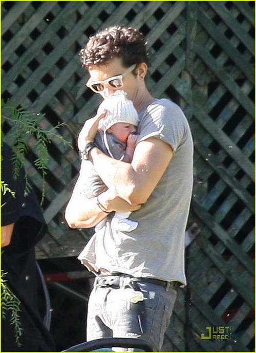 Flynn with dad Orlando Bloom in Los Angeles, California (January 23) .