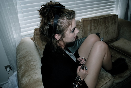 adolescenteemcriise:


Eu tenho o péssimo hábito de desculpar quem me machuca.

