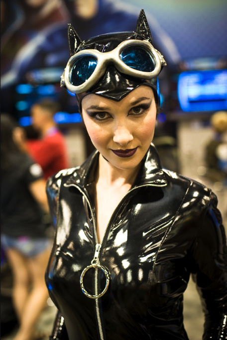 Catwoman Cosplay at San Diego Comic Con Photo by Onigun Studio Source 