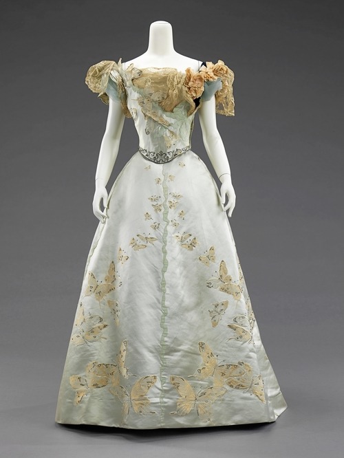 omgthatdress:

Jean-Phillipe Worth ball gown ca. 1898 via The Costume Institute of The Metropolitan Museum of Art

I always love butterfly dresses. 
