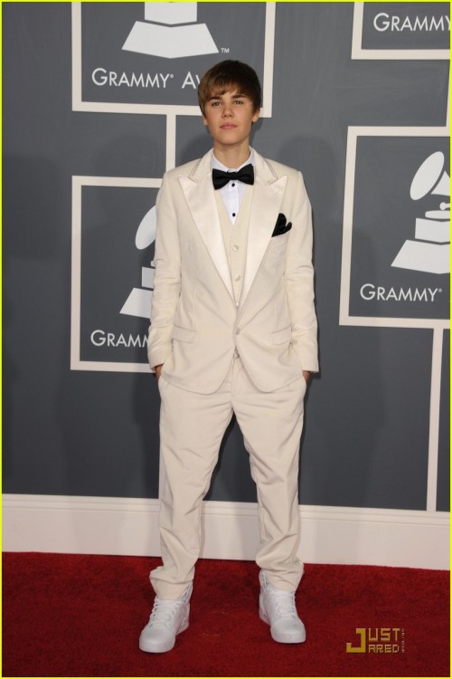 justin bieber red carpet grammys 2011. Justin Bieber - Grammys 2011