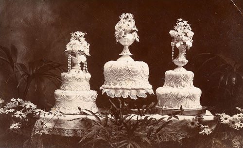 vintage cake table via lovedaylemon