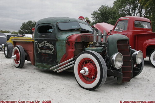 Rat Rod of the Day Dig those hub caps Posted 1 year ago 13 notes