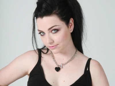 Amy Lee Posted Image