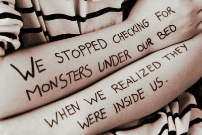 Nós paramos de procurar por monstros embaixo de nossas camas quando percebemos que eles estão dentro de nós. 