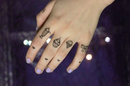 Bow Tattoos Finger The words you hear below Incorrect please try again