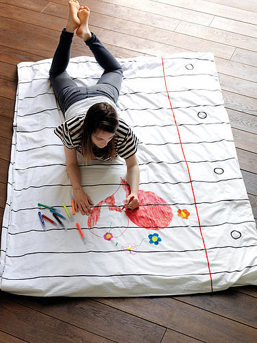 lucyhassexwithgirls:

riahpants:

The duvet cover comes with its own pack of 8 wash-out doodle colour pens, so you can jot down late-night thoughts, draw a masterpiece, write a story or leave a message – then wash your duvet cover for a totally fresh start all over again!

omg need
