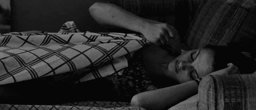 atoseretratosdoamor:  Fato psicológico: Quando você dorme enquanto abraça um travesseiro, você na verdade deseja que ele seja a pessoa que você mais ama e sente falta. 