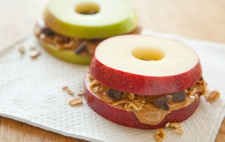 cupcakecocktails:

apple sandwhich with granola, peanut butter, and choco chips.
