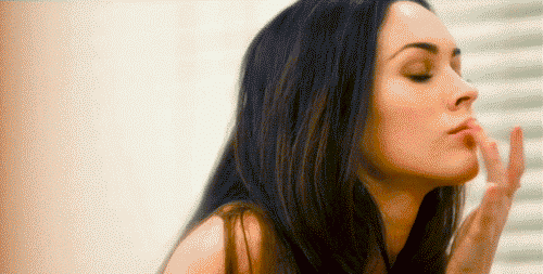  Pessoas falsas e mentirosas são as principais razões pelas quais eu gosto de ficar sozinha. Megan Fox 