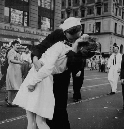 times square kiss 1945. times square 1945