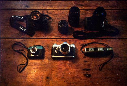 floatingmemories:

digital and film camera collection (by hawkington)