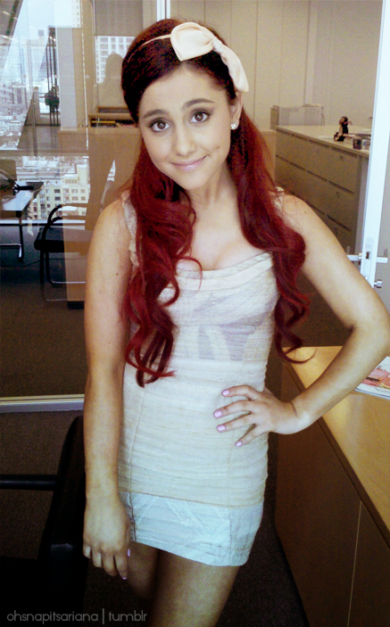  ariana grande twitter picture edit bow