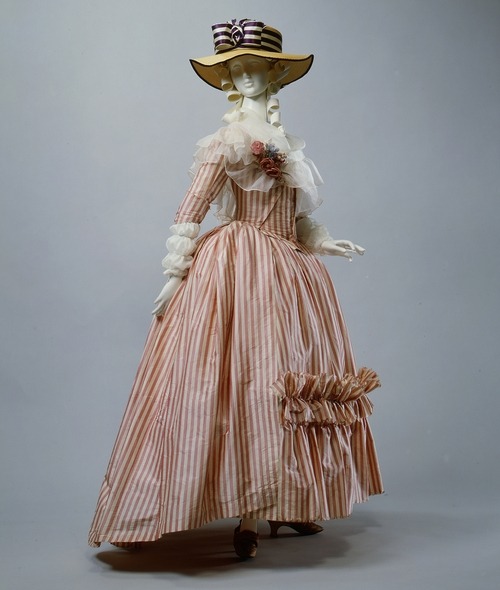 1700s french fashion. An amazing striped French robe
