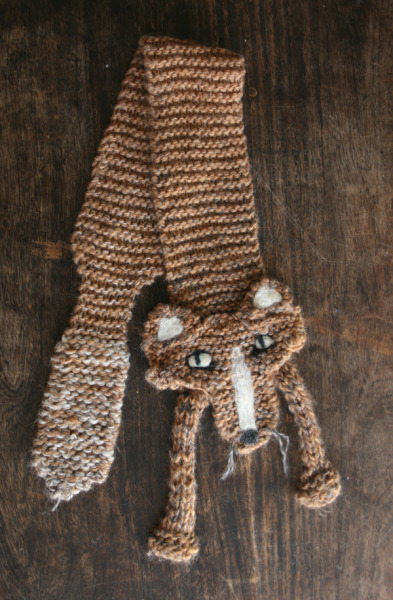 crochet:

(via Woodfolk: Handmade Arts and Crafts by Mia Underwood&#160;» Blog Archive&#160;» Fox Scarf)
