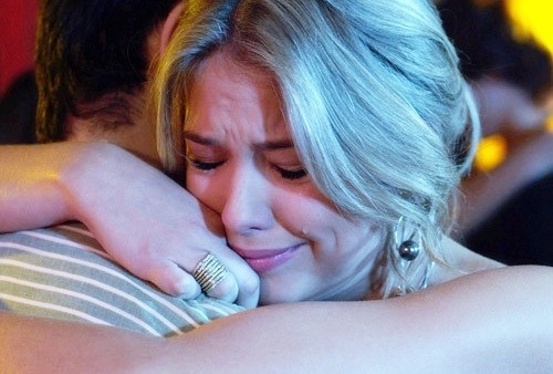 Uma verdade: Quando estou chorando e alguém me abraça, eu choro ainda mais.