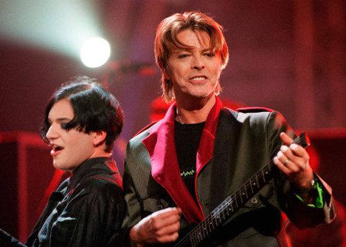 Bowie and Brian Molko give a significantly homoerotic performance