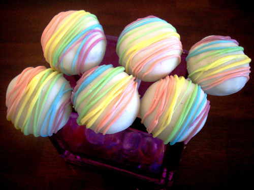 rainbow cake pops. vanilla cake pops with rainbow drizzle.