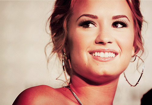 gabrielcezar:  Todos vão lhe dizer que tudo vai ficar bem. Mas apenas uma pessoa fará com que realmente fique.  Demi Lovato 
