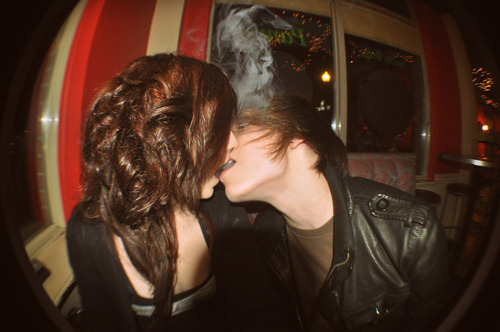 emo boys kissing emo girls. emo boy emo girl kissing